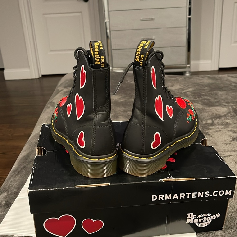 Brand new women black with hearts size 7 - Picture 4 of 11